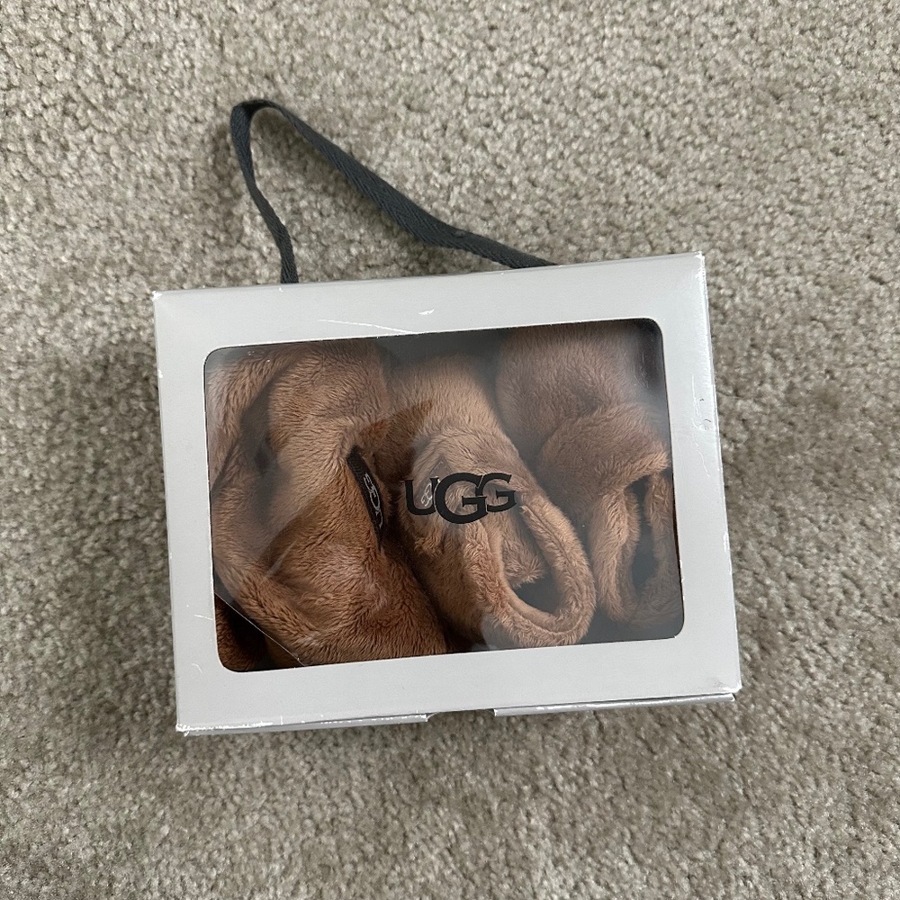 UGG Baby Bixbee Bootie and Beanie Gift Set Size 02/03